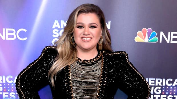 Kelly Clarkson Shares Her Funny ‘Rule’ For Kids Cussing - WeHaveKids News