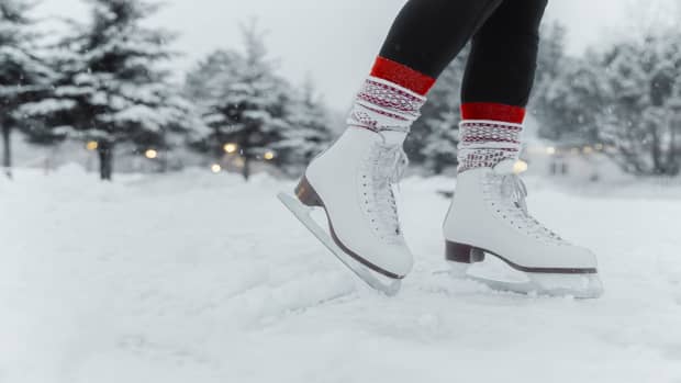 Disney's 'Synthetic' Ice Skating Rink in NYC Is a Major Buzzkill ...