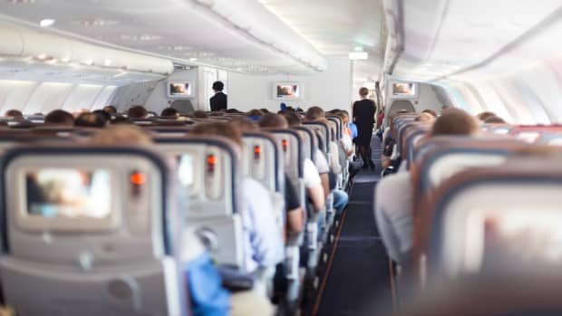 Flight Attendant Shares 5 Things Passengers Should Never Do on a Plane ...