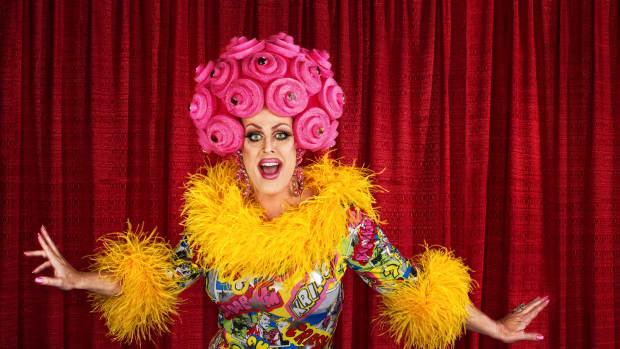 Mom Explains Drag Queens To 12 Year Old Son Beautifully WeHaveKids News courtney-act-who-is-the-queens-for-the-night-judge-and-drag-star