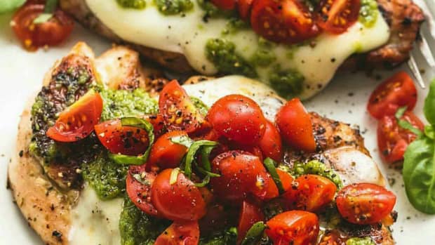 Mom's Recipe for 'Single-Serve Pesto Chicken Bake' Is a Meal Prep Dream ...