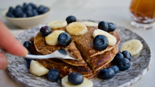 Blueberry pancakes with banana slices