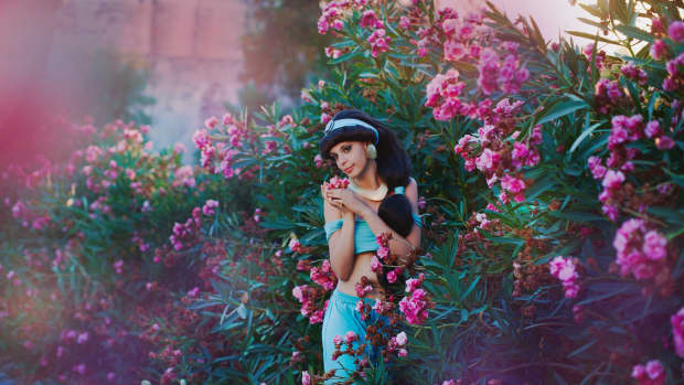 woman dressed as Princess Jasmine