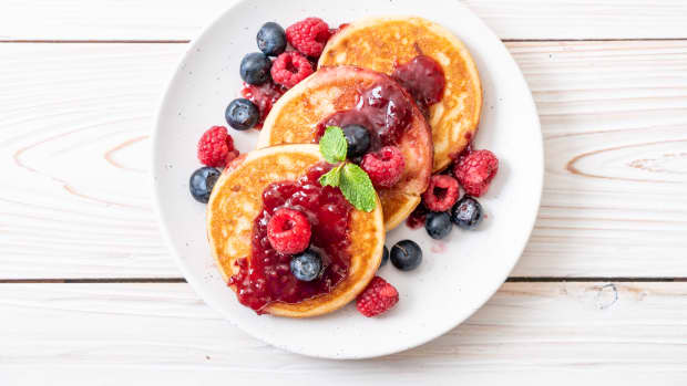 Mom's Simple Pancake Hack Makes Breakfast a Total Breeze - Delishably News