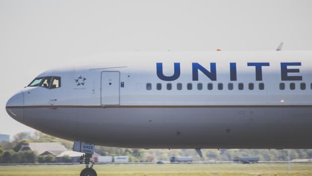 United airlines plane