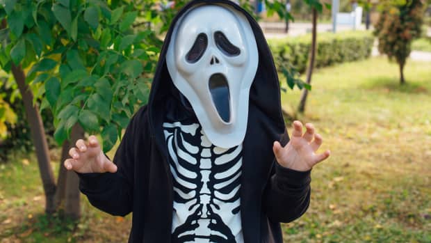 kid in scary halloween costume