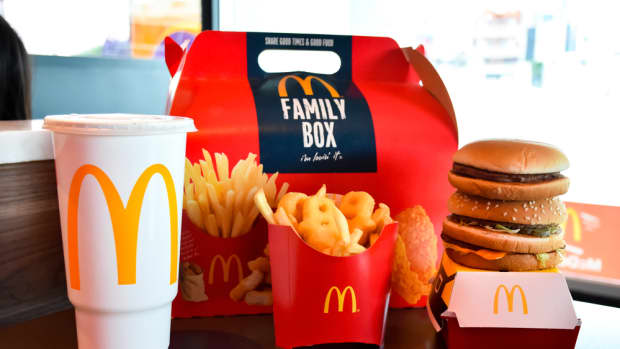 apparently-mcdonald-s-has-a-dinner-box-that-s-chock-full-of-menu