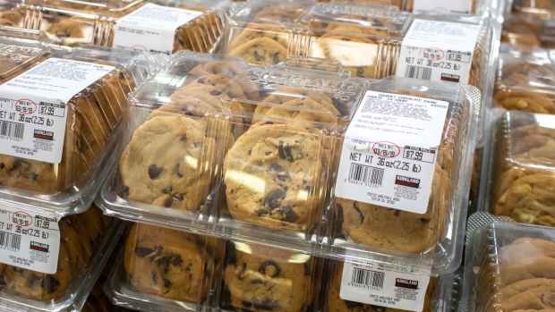 Man Compares Costco Bakery Cookies With Food Court And The Winner Is Clear Delishably News