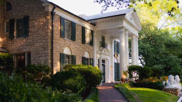 The front facade of the Graceland mansion
