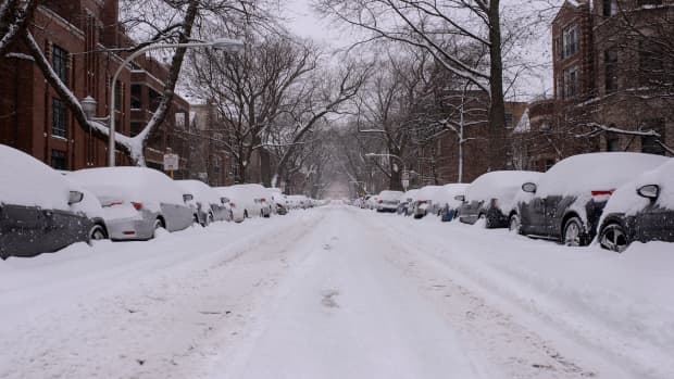 Tense Video Shows NBC Meteorologist Fighting To Report Through Chicago ...