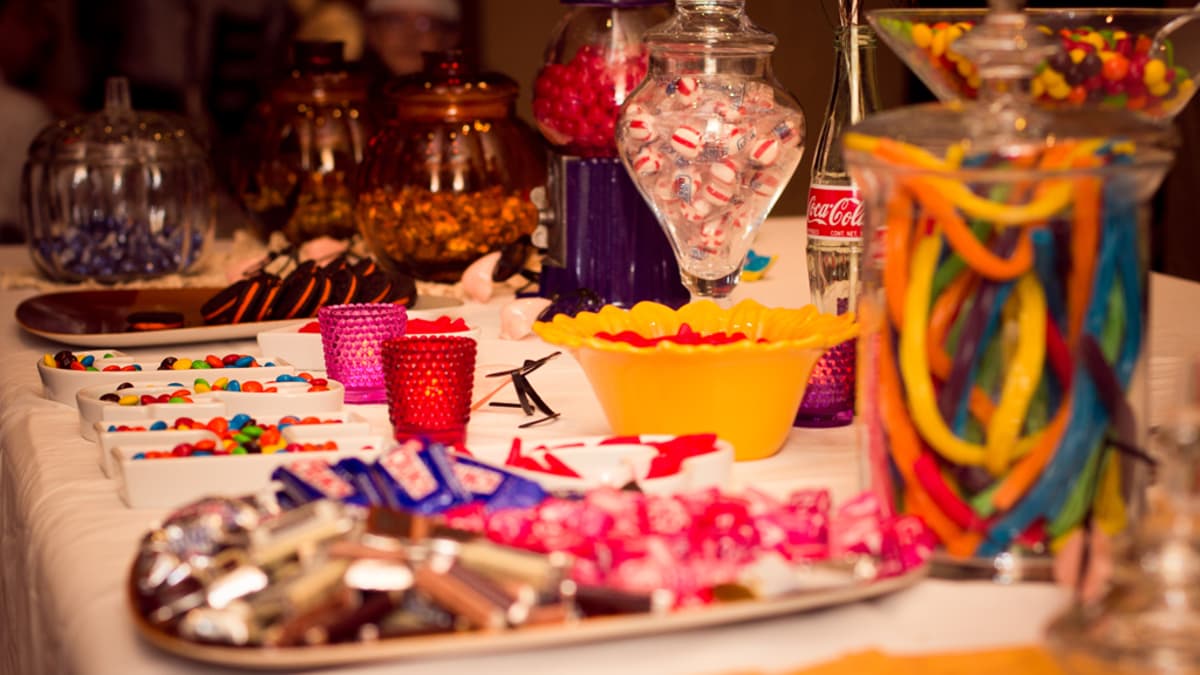 How to Set Up a Candy Buffet Bar at Your Wedding (With Photos) - Holidappy