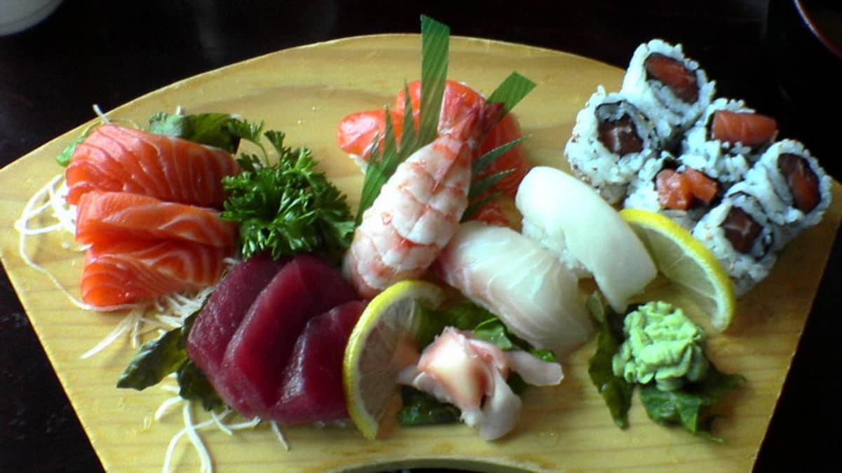 A Beginner's Guide to Making Sushi - Delishably