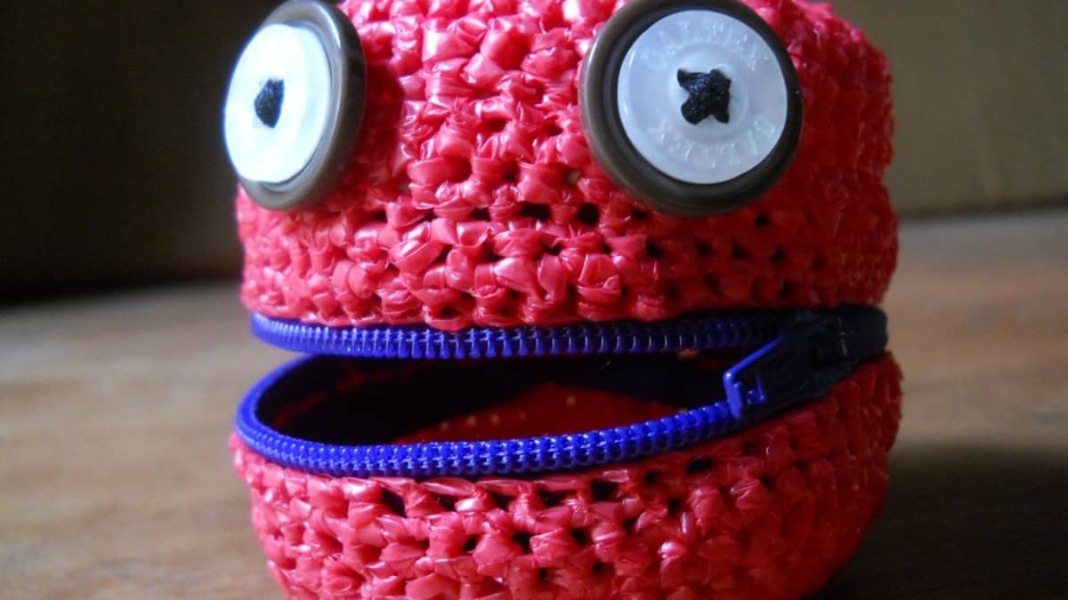 Crochet Coin Purse with Button - YouTube