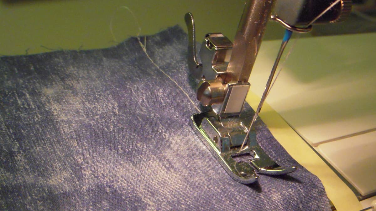 When, Why, and How to Use a Walking Foot While Sewing - FeltMagnet