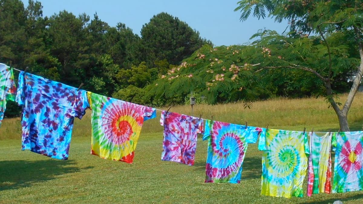 The creative kids' simple guide to tie dye