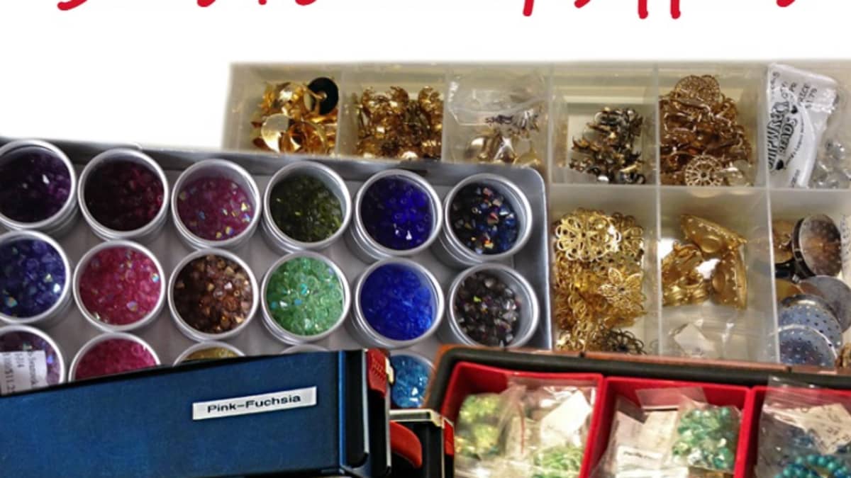 Everything Mary Large Plastic Bead Storage Organizer Box, 28 Jars -  Containers for Beads & Supplies - Organizers for Craft, Art, Painting -  Plastic Container Case for Organization : : Office Products