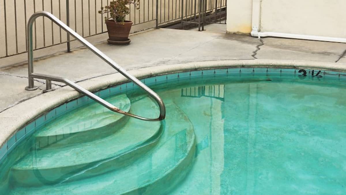How To Remove And Prevent Metal Stains In Swimming Pools Dengarden