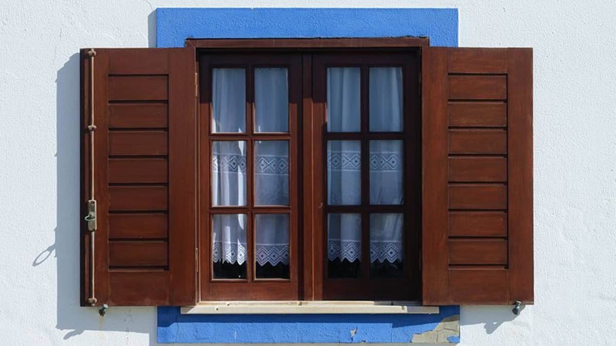 The Advantages and Disadvantages of Wood Windows - Dengarden