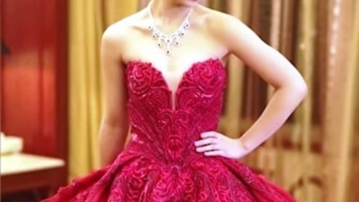 Philippine Celebrities in Lovely Gowns: Liza Soberano at the Star Magic  Ball 2015 | Ball gowns, Ball gowns prom, Pink evening dress