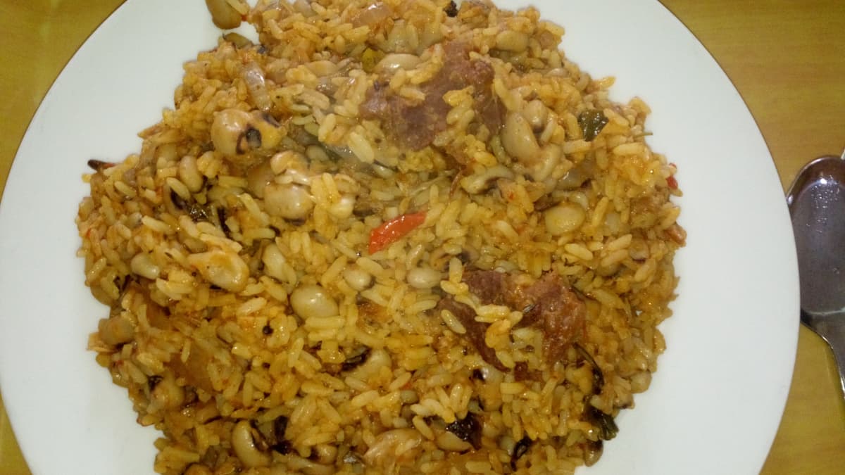 How to cook Nigerian Jollof Rice and Beans - Nigerianfoodiehub