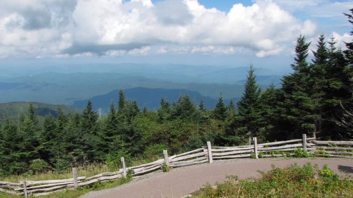 Driving Blue Ridge Parkway From Asheville to Spruce Pine, North Carolina -  WanderWisdom