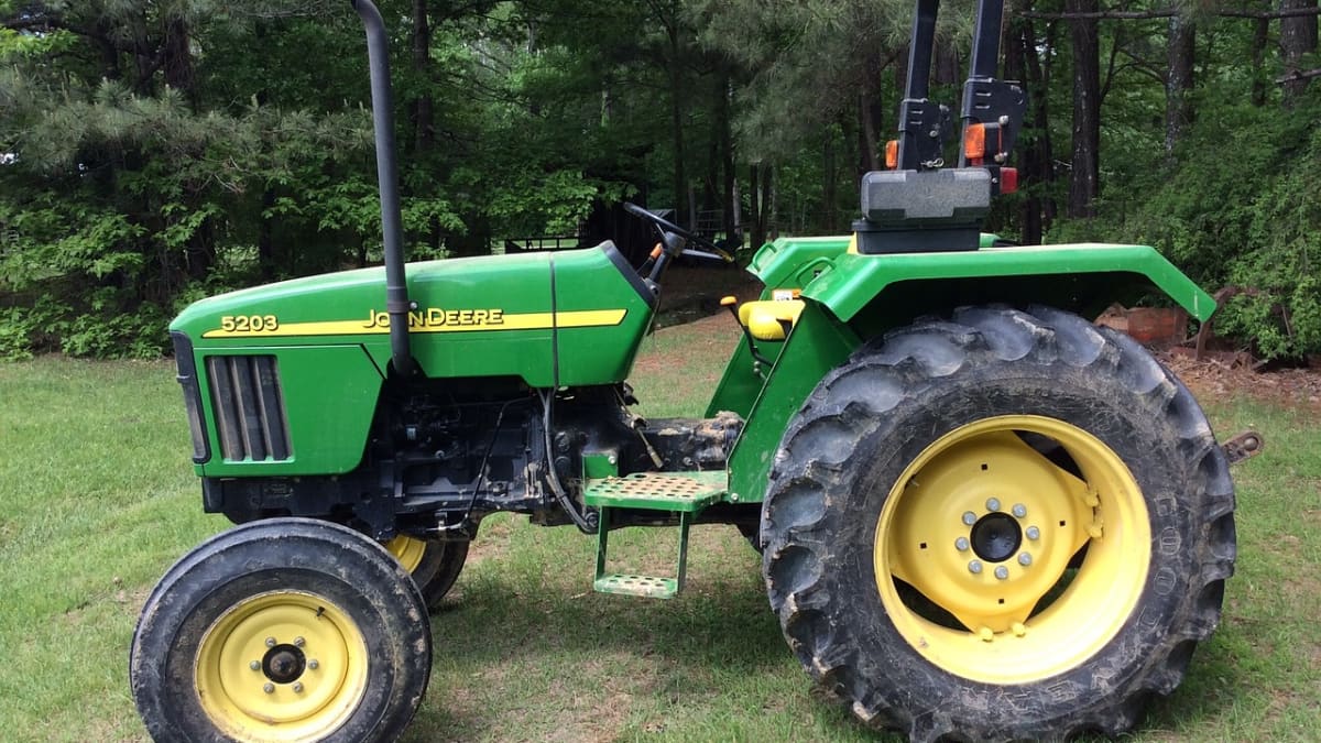 About The John Deere 345 Tractor Axleaddict