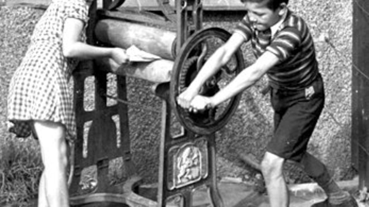 Working-Class Life in the 1940s: Washday - Owlcation
