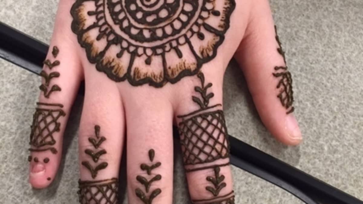 20+ easy henna designs for beginners for hands and feet - Tuko.co.ke