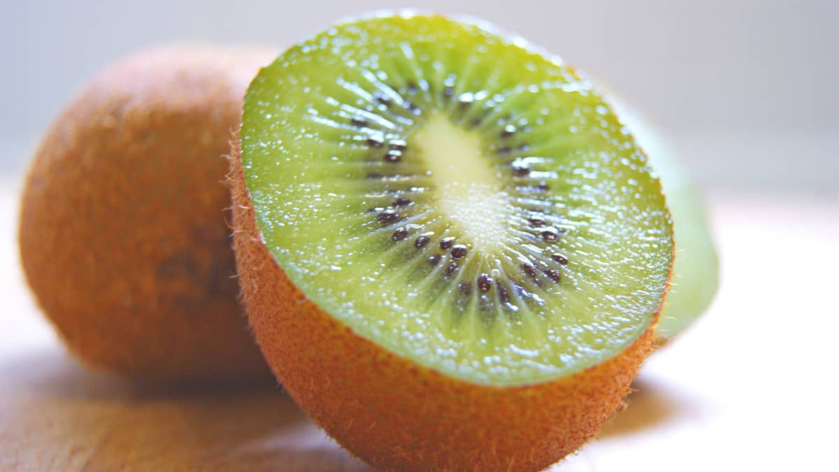 How to Tell If a Kiwi Is Ripe