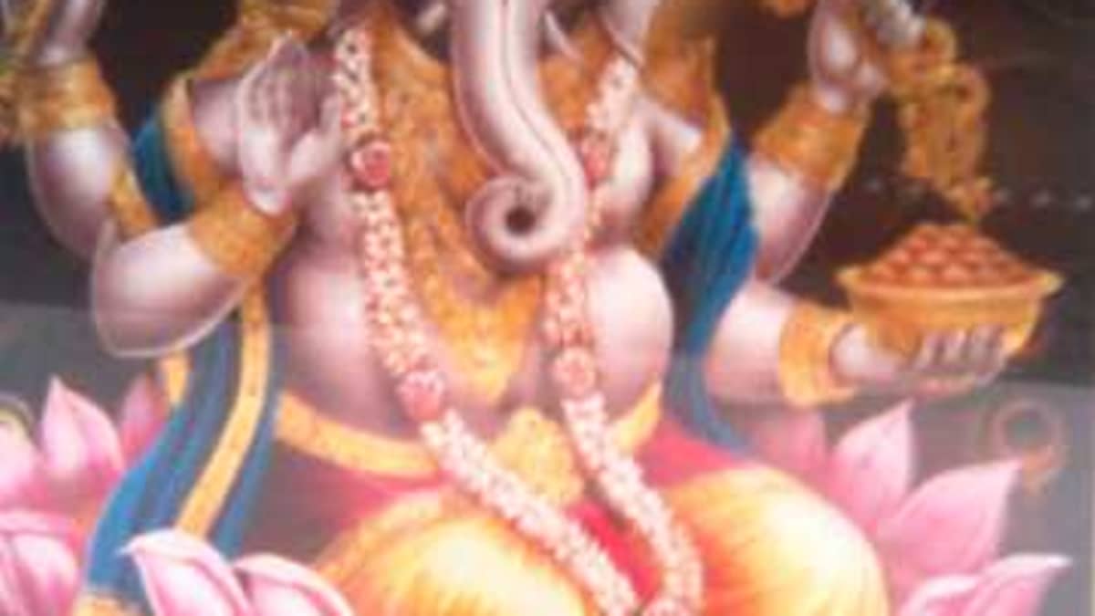 GOLDGIFTIDEAS Lambodar Ganesha Idol for Car Dashboard (Ceramic), Ganpati  Murti for Home Decor