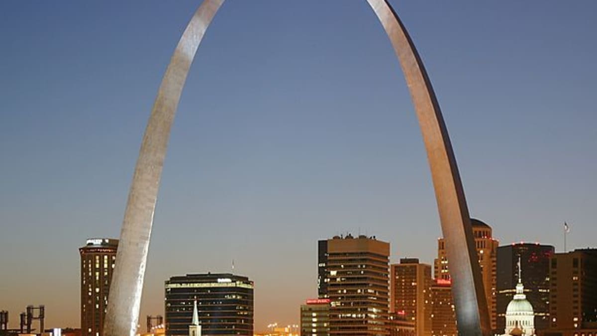 3dRose Gateway Arch, St Louis, Mississippi River Key Chains, 2.25 x 2.25,  Set of 2 (kc_91510_1)