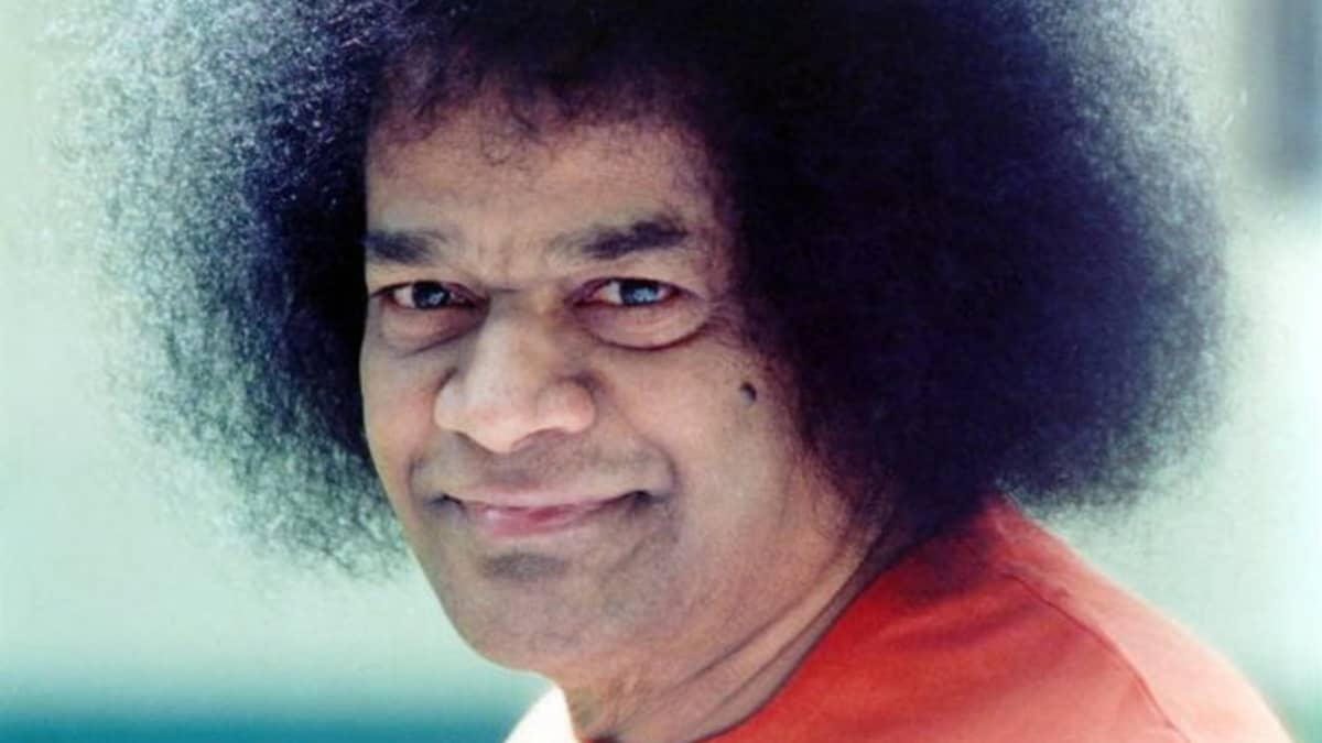 Miracles of vibhuti manifestations from Bhagawan Sri Sathya Sai ...