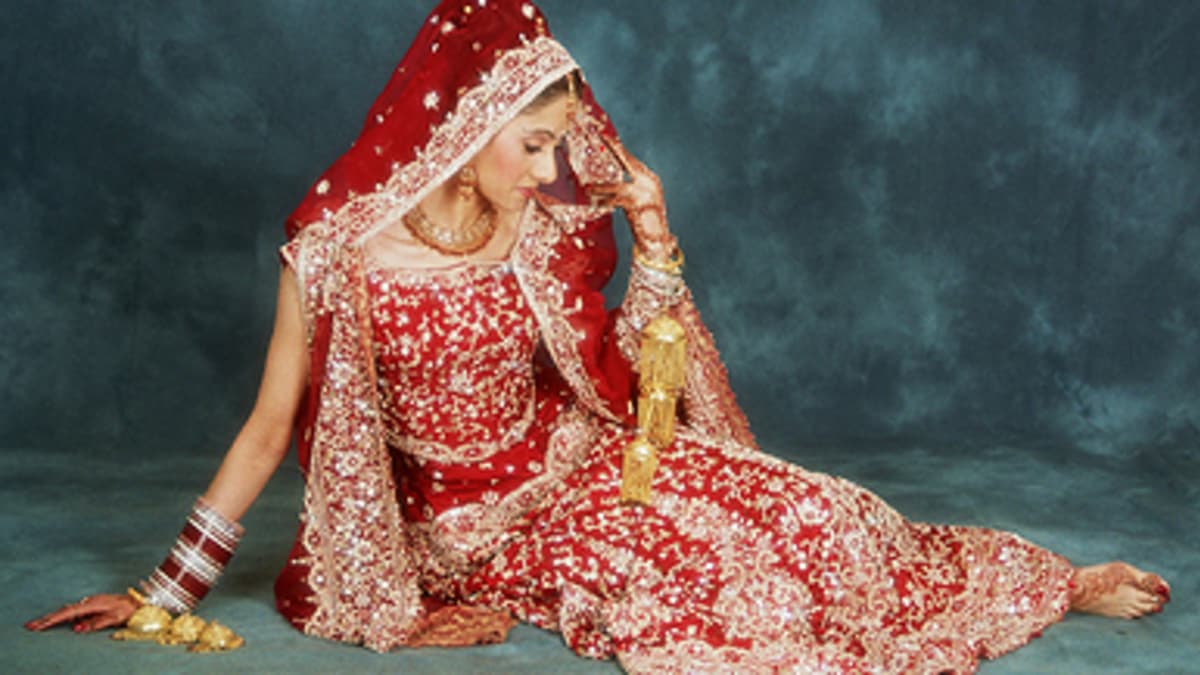 Which Outfit Is Best for the Reception: Sarees or Lehengas?