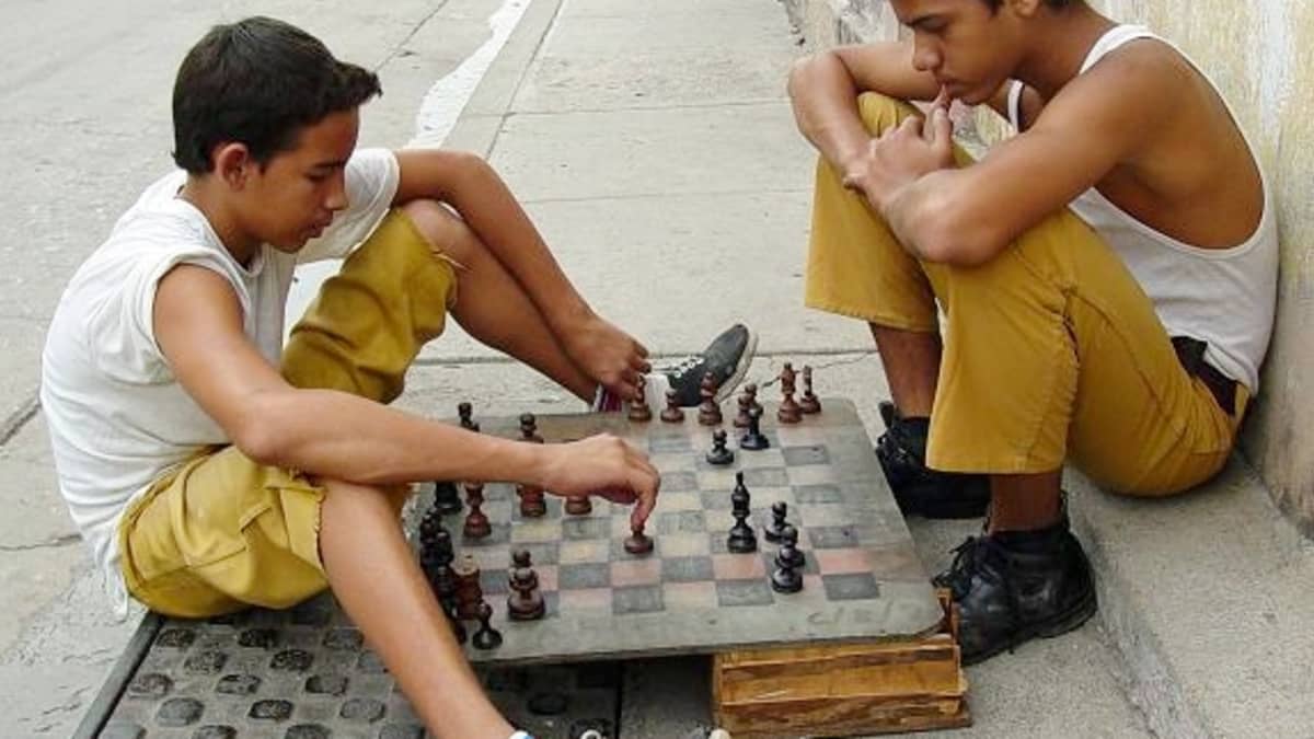 BENEFITS OF TEACHING KIDS TO PLAY CHESS - HobSpace - Chess Blog