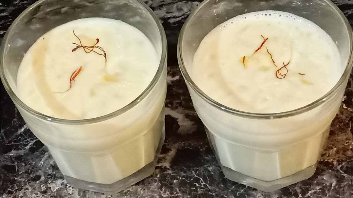 Kesar Wala Doodh (Saffron Milk) Recipe - Delishably