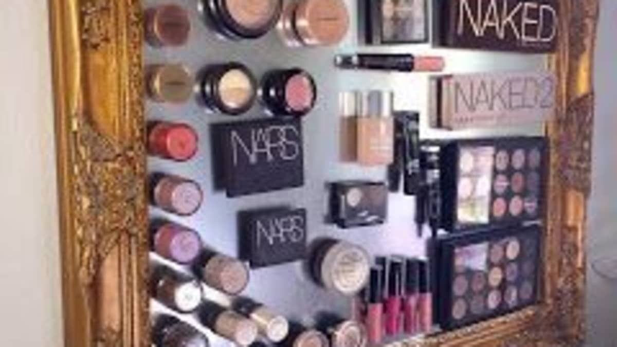 Wall Mounted Makeup Organizer Tiered Makeup Shelf Cosmetic Display Eye  Palette Organizer Makeup Brush Holder Glam Room Decor 