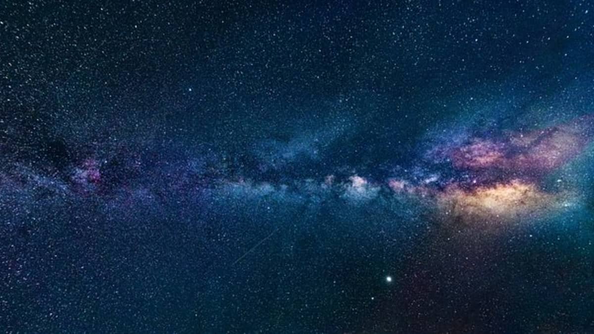 Được tuyệt vời tạo nên bởi đám sao sáng rực rỡ, thiên hà Milk Way xứng đáng là một vật thể kỳ diệu của vũ trụ. Hình ảnh về nó sẽ chinh phục trái tim bạn ngay thủy điển.