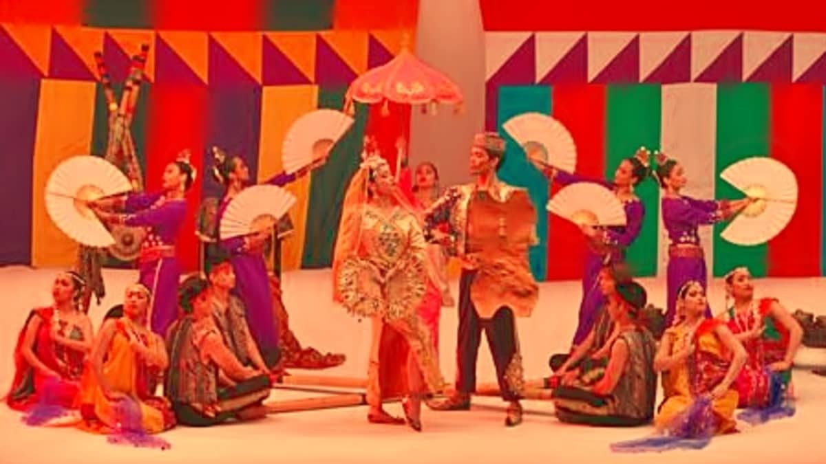 The Epic Tale of the Singkil Dance - HubPages