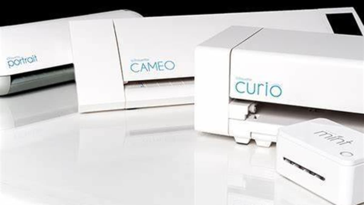  Silhouette Cameo 4 Autoblade and Standard Mat Doubles Pack  Includes (2) 12 inch Standard Mat, (2) AutoBlade for use with the Cameo 4  and 50 Designs
