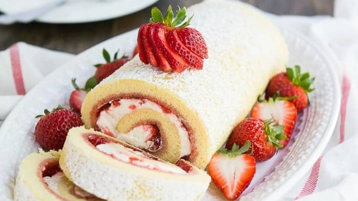 https://images.saymedia-content.com/.image/ar_16:9%2Cc_fill%2Ccs_srgb%2Cfl_progressive%2Cq_auto:eco%2Cw_1200/MTk3NDU5MzUxNjM4NjQ4NzMx/swiss-roll-recipes.jpg