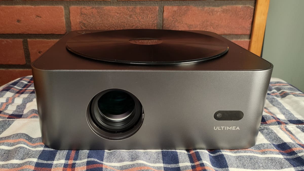 Ultimea Apollo P40 Review - Best Budget Projector 