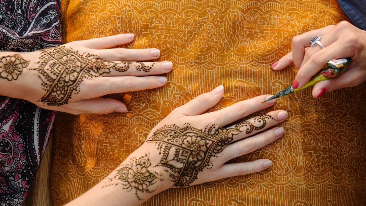 Long Lasting Dark Nail Henna | Nail Mehndi | How To Get Best Nail Mehndi  Stain | Dark Nail Colour | Henna nails, Dark color nails, How to make henna