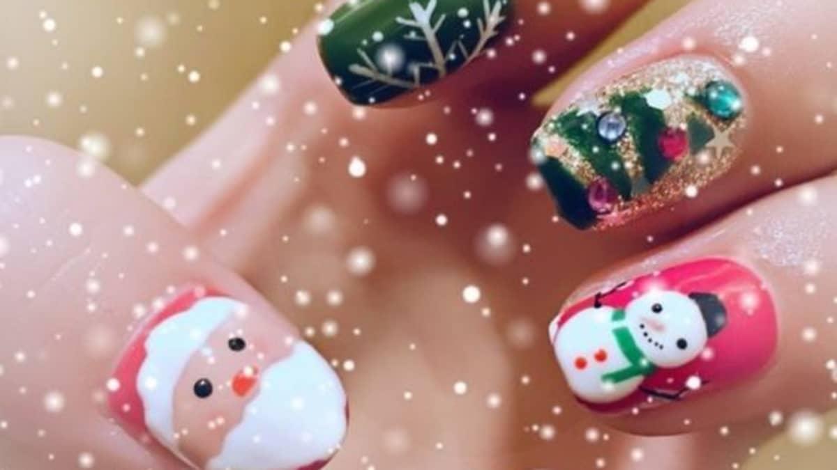 Simple DIY Christmas Nail Designs • Of Beauty And Nothingness By Heather  Nixon