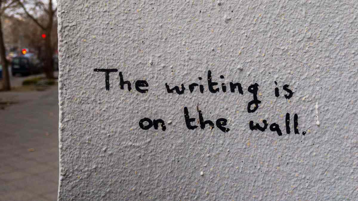 Simile, Metaphor, and Personification: A Brief Guide to Figures of Speech -  Owlcation