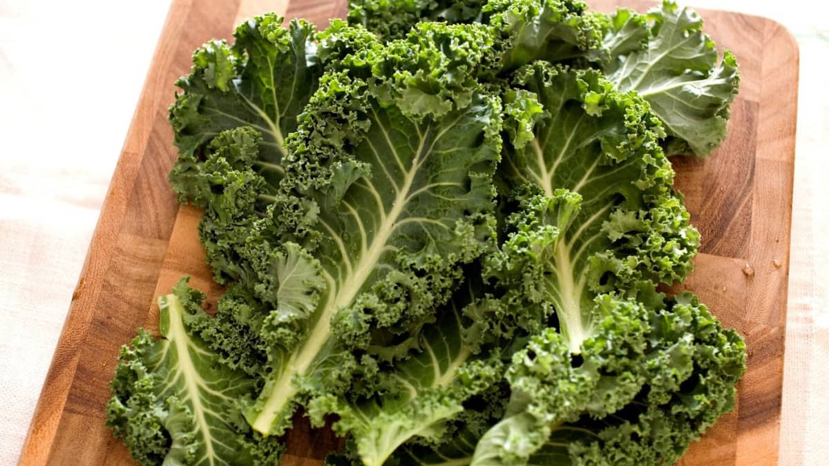 Something to Kale About: How Leafy Greens Fight Bad Breath
