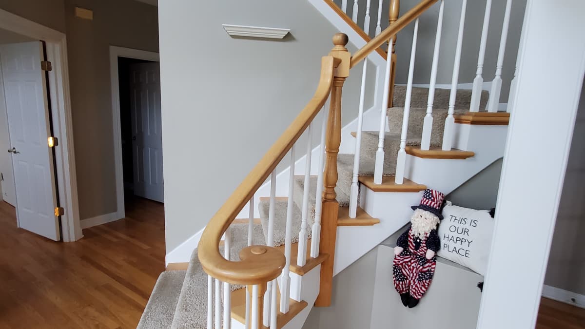 The Best Paint Colors For Staircase Railings And Spindles - Dengarden