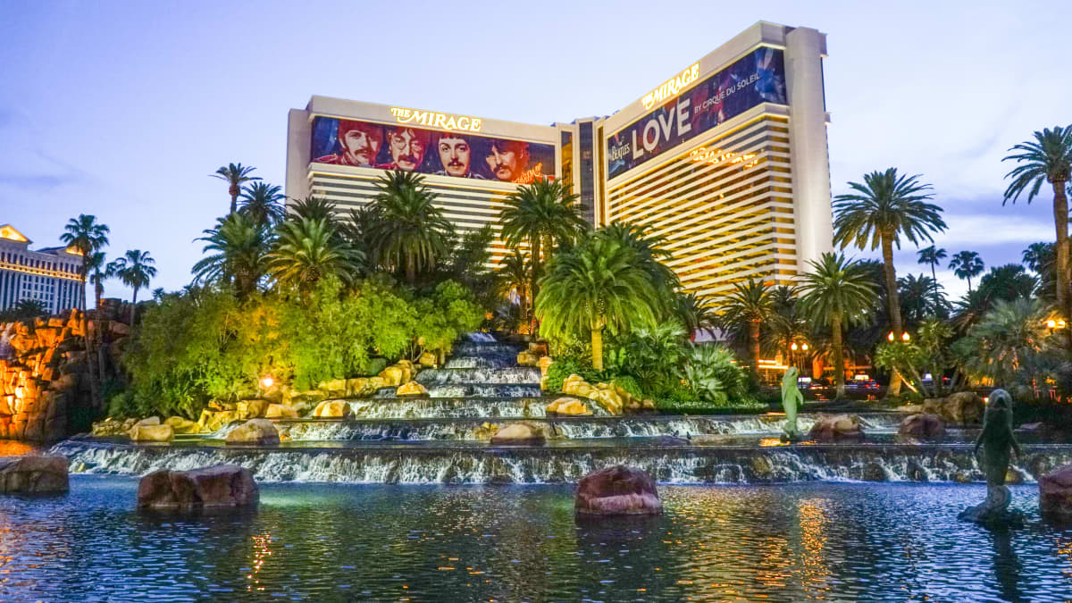 Scary Video Shows Ceiling Collapsing in Luxury Las Vegas Hotel -  WanderWisdom News