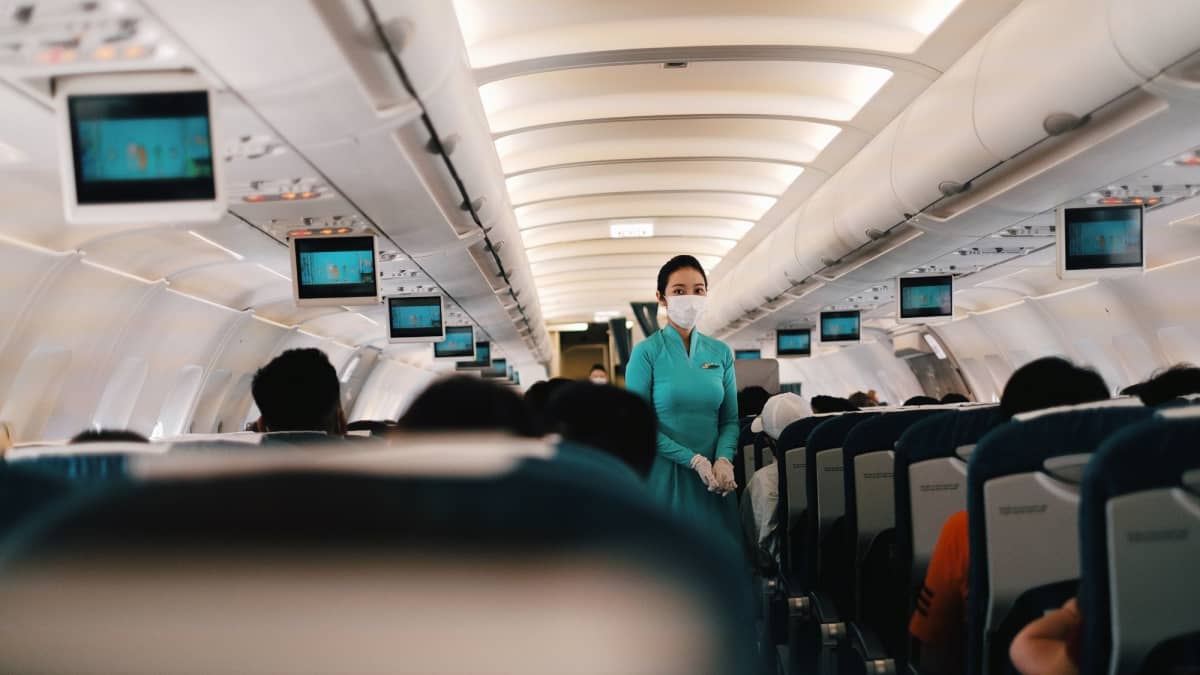 6 Of The Most Surprising Things Flight Attendants Secretly Look For When  You Board A Flight