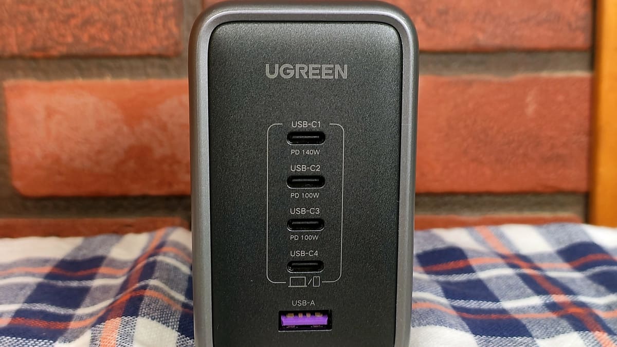 UGREEN 140W Laptop Power Bank Fast Charging 25000mAh Portable Charger  with