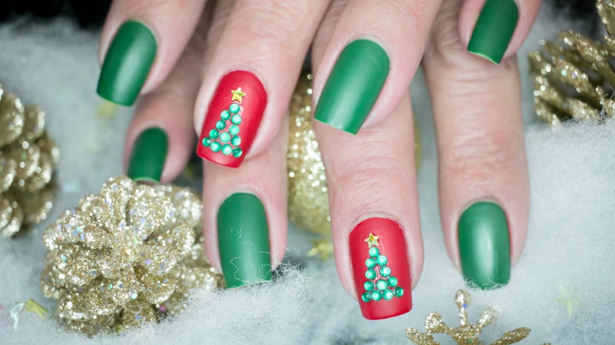 Best Christmas acrylic nails 2021 to light up your holiday - Mycozylive.com  | Red christmas nails, Nail designs, Festival nails